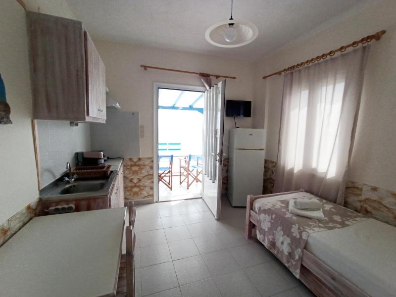  One-Bedroom Apartment with Sea View image 4