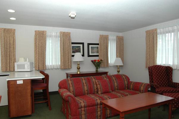 Queen Room image 2