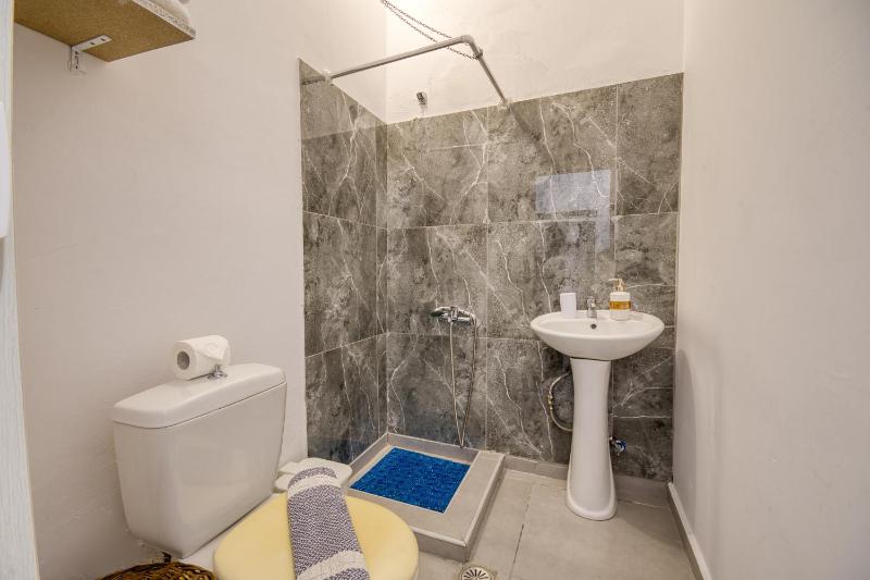 Bar street apartments - image 10