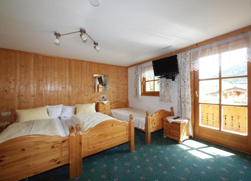 Double Room with Balcony image 4