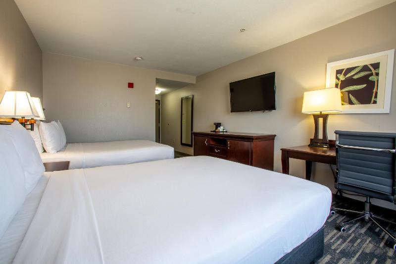 Queen Room with Two Queen Beds image 4