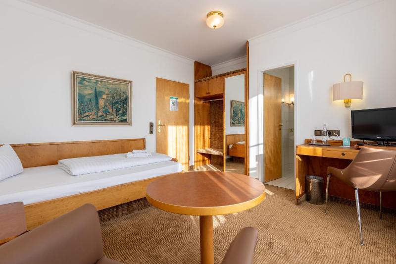 Single Room image 3