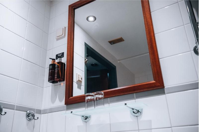 Standard Double or Twin Room image 4