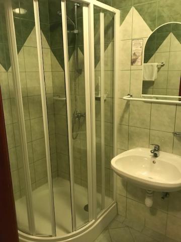 Budget Twin Room image 2