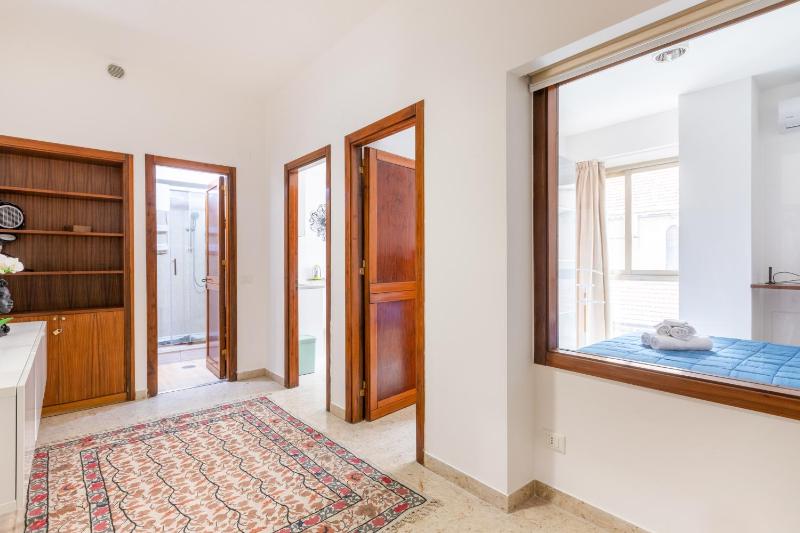 GuestHost - Teatro Politeama and Teatro Massimo Cozy Apartment - image 3