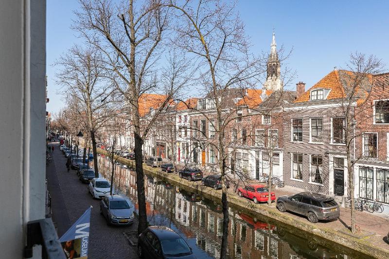 Double or Twin Room with Canal View image 4