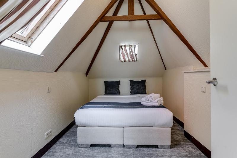 Quadruple Room image 4