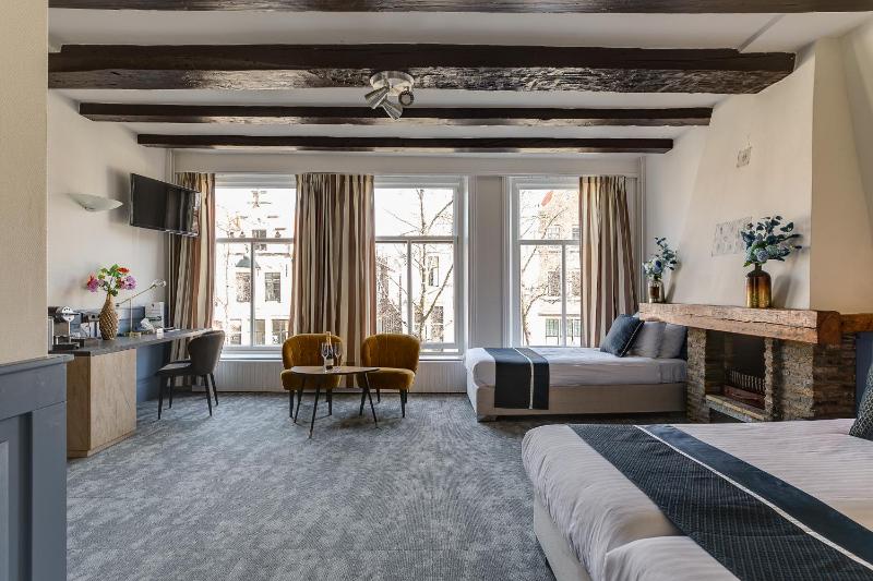 Deluxe Triple Room image 1