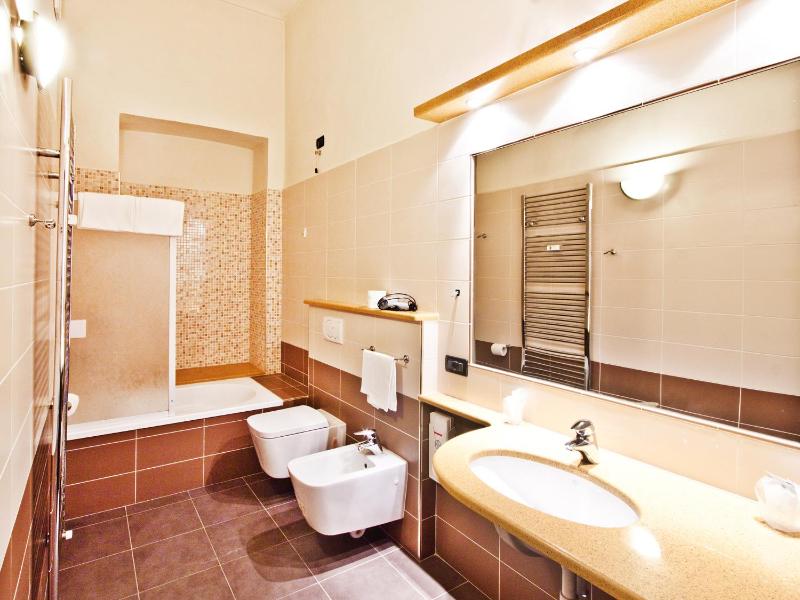 One-Bedroom Apartment with Balcony image 4