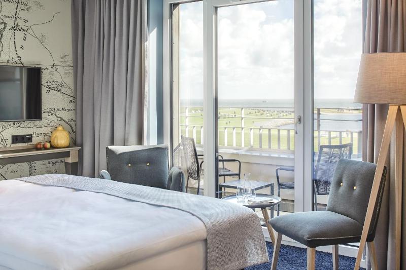 Double Room with Sea View image 1
