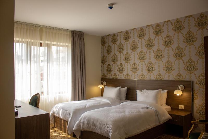 Superior Twin Room image 1
