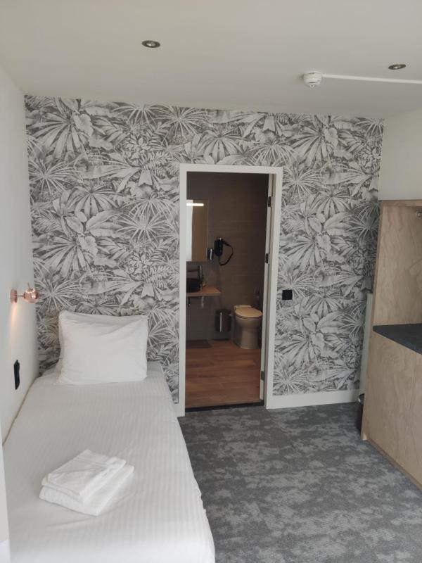 Standard Single Room image 2