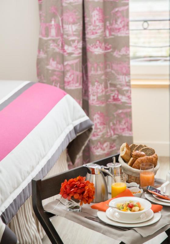 Deluxe Room image 2