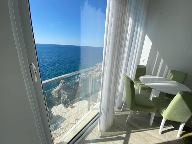 One-Bedroom Apartment with Sea View image 2