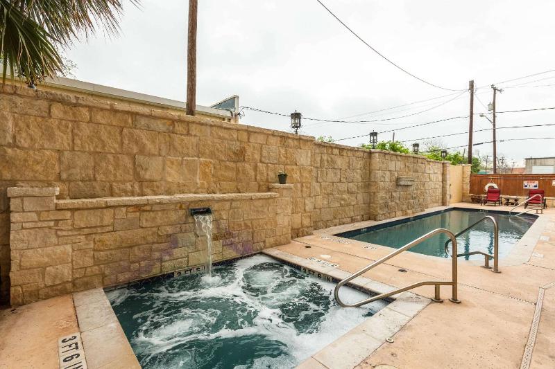 Comfort Suites Alamo/River walk - image 2