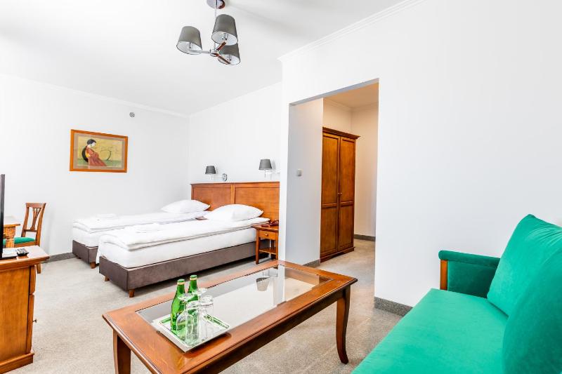 Hotel Pod Złotą Różą - image 11