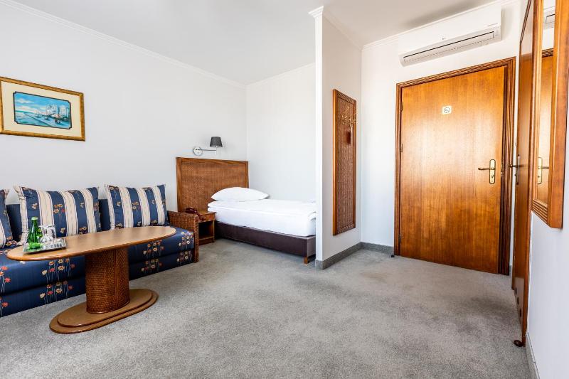 Hotel Pod Złotą Różą - image 23