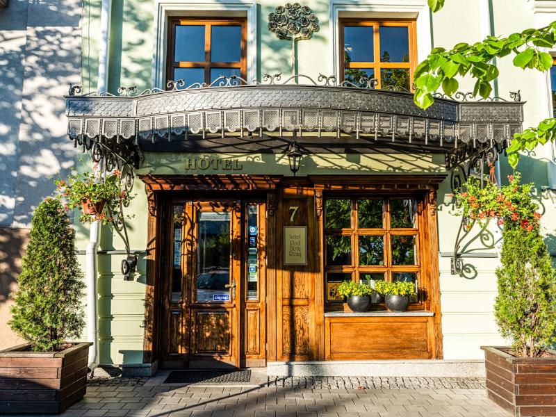 Hotel Pod Złotą Różą - image 10