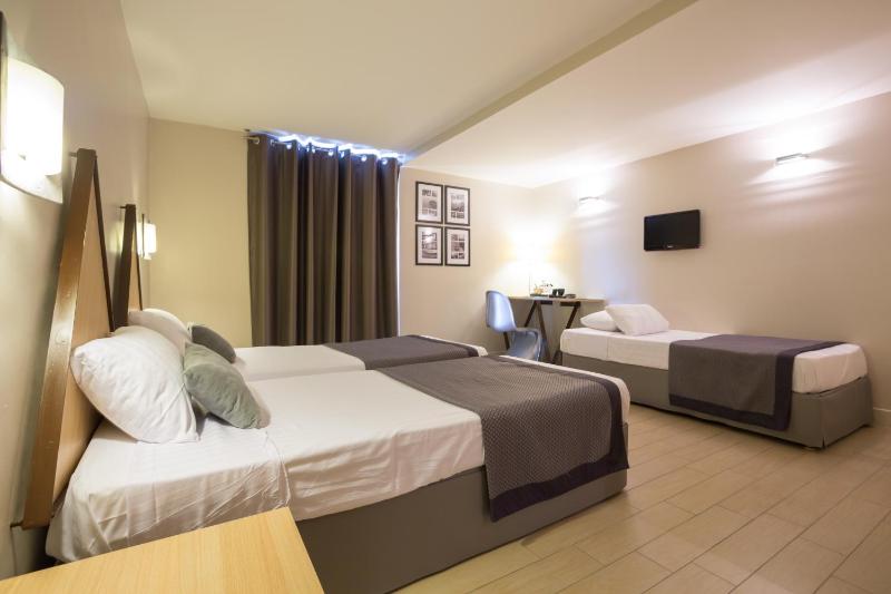 Standard Twin Room image 2