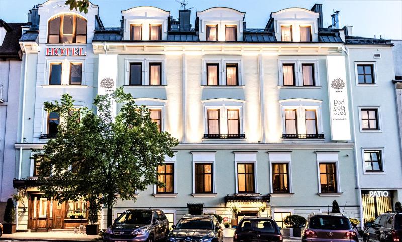 Hotel Pod Złotą Różą - image 1