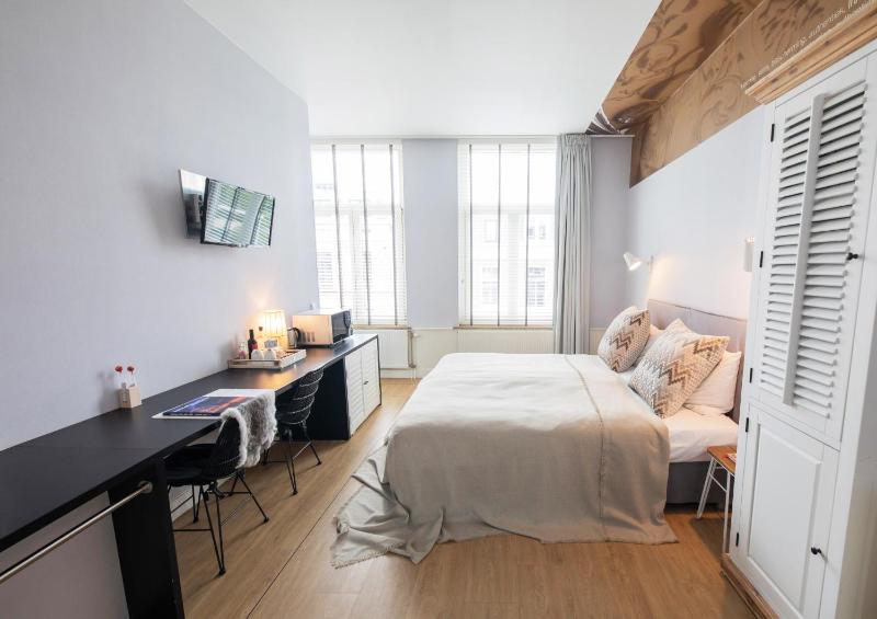 Deluxe Double Room image 4