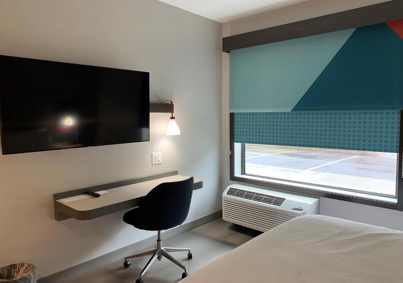 Standard King Room image 2