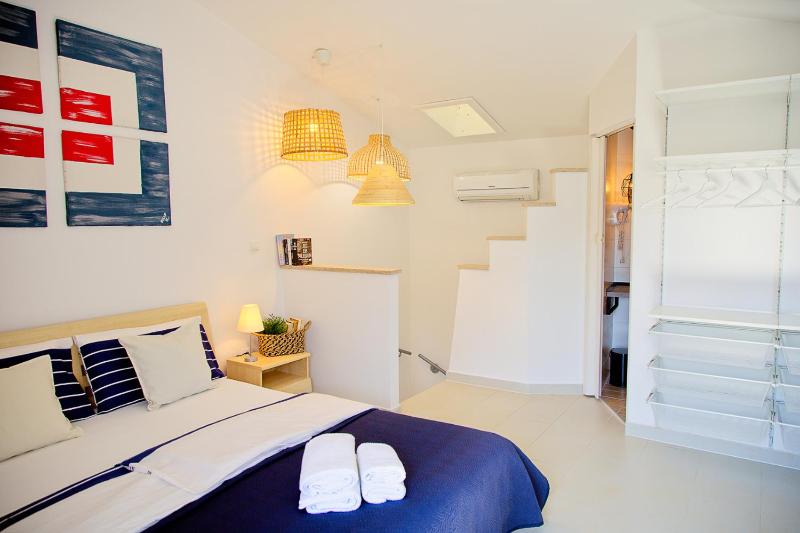 One-Bedroom Apartment image 1