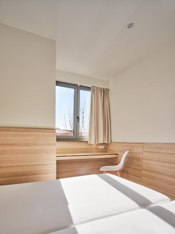  Double Room image 3