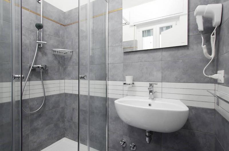 Double Room with Private Bathroom image 3