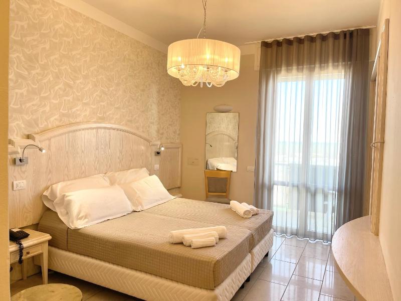 Queen Room with Sea View image 1