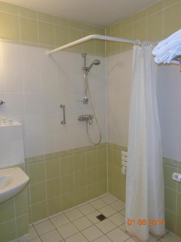 Twin Room with Side Sea View image 3
