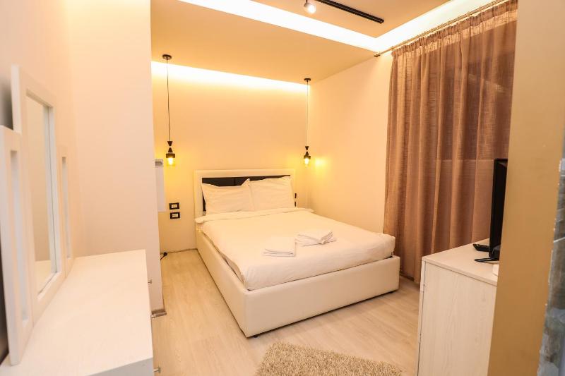 Deluxe Double Room image 1