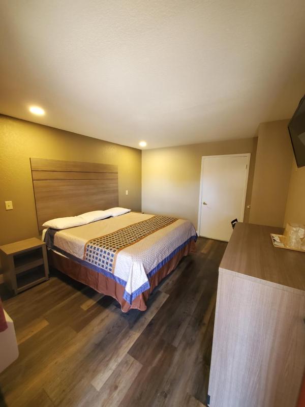 King Room - Accessible/Non-Smoking image 1