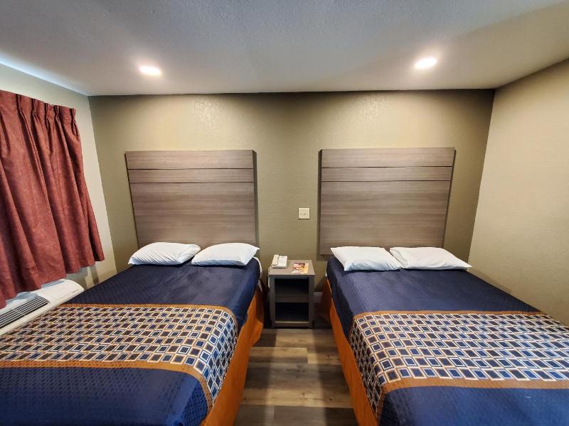 River Inn Motel - image 12