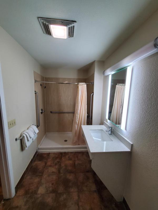 River Inn Motel - image 2