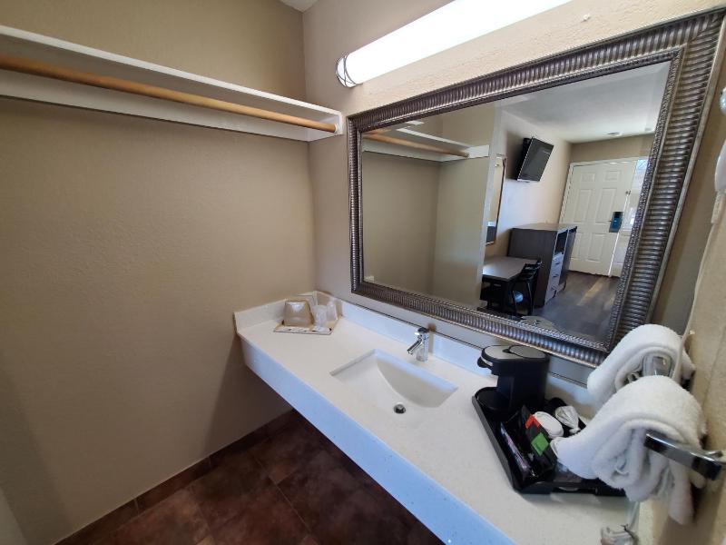 River Inn Motel - image 32