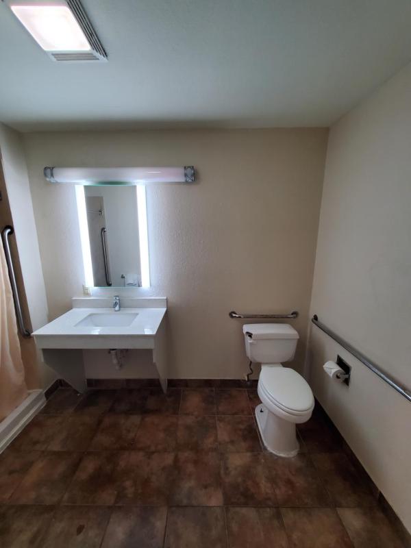 King Room - Accessible/Non-Smoking image 2