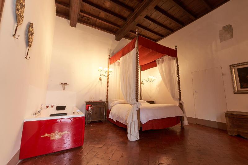 Queen Suite with Spa Bath image 1