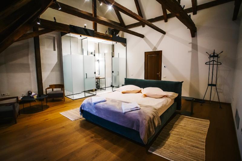 Cozy Attic Suite with shower & View Adults Only image 1