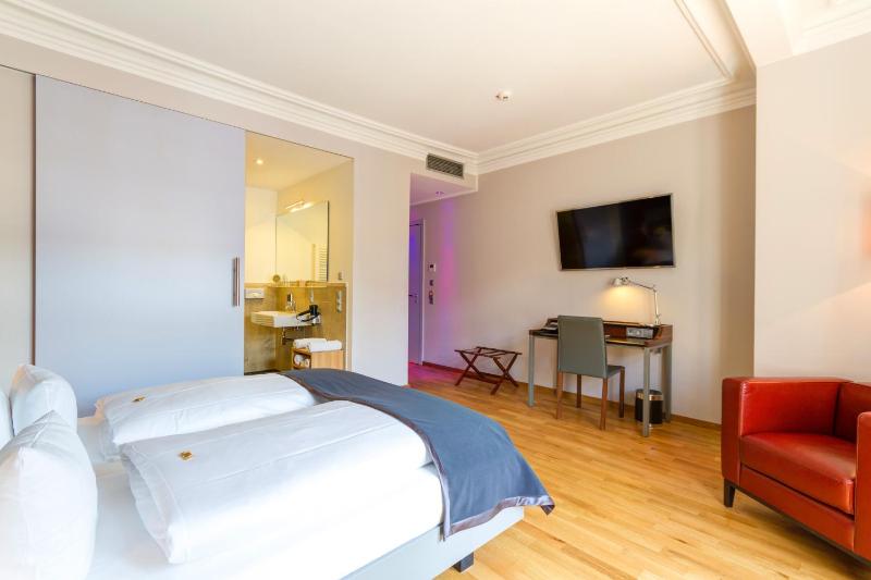 Superior Double Room image 3