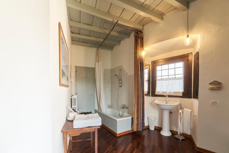 Suite with Garden View image 2