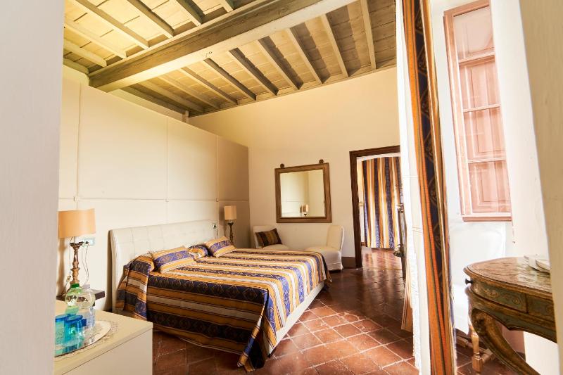 Suite with Garden View image 1