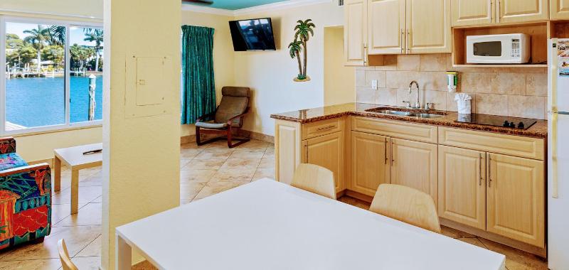 Deluxe One Bedroom Suite: 1 Queen Bed and 1 Sleeper Sofa image 2