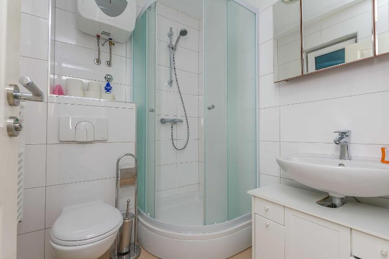 Apartments Road star - image 37