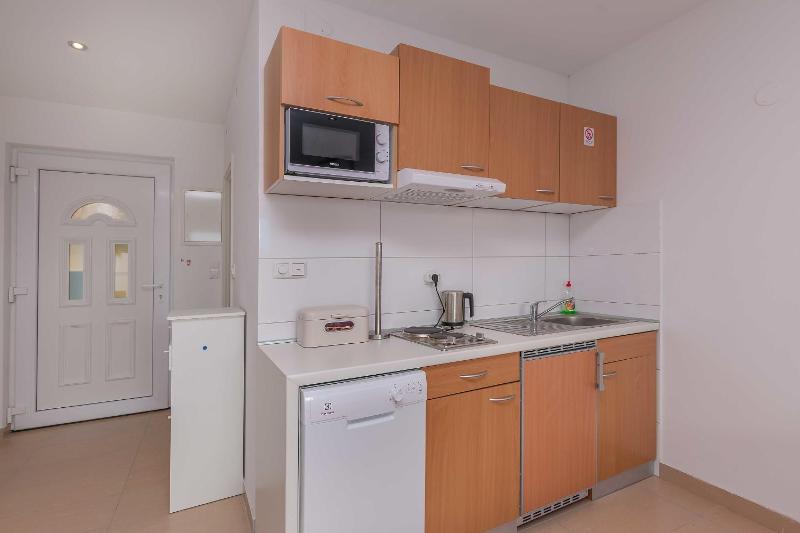 Apartments Road star - image 12