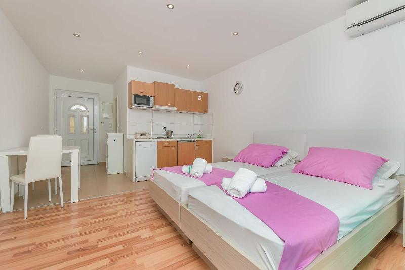Apartments Road star - image 41