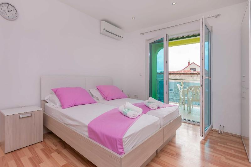 Apartments Road star - image 30