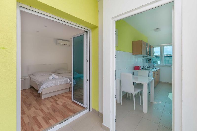 Apartments Road star - image 7