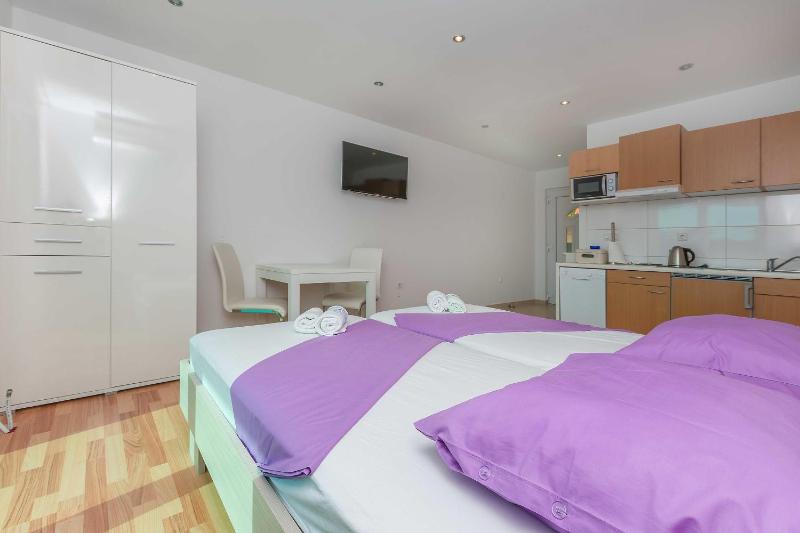 Apartments Road star - image 34