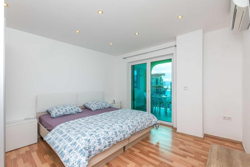 Apartments Road star - image 17